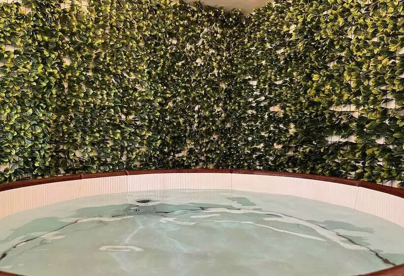 リゾートホテル The North Wales Gathering   Hot Tub Sleeps Up To 16