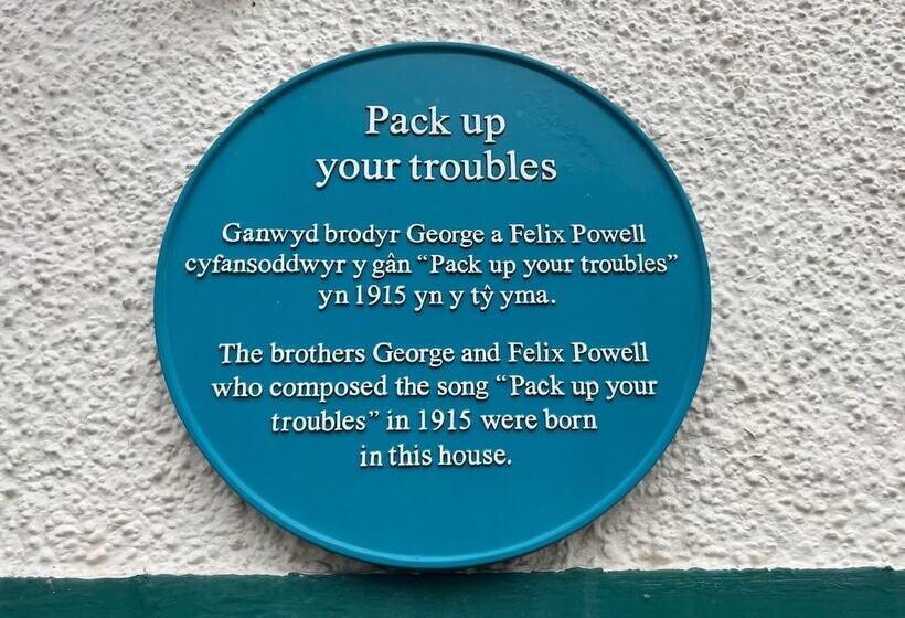 منتجع The North Wales Gathering   Hot Tub Sleeps Up To 16