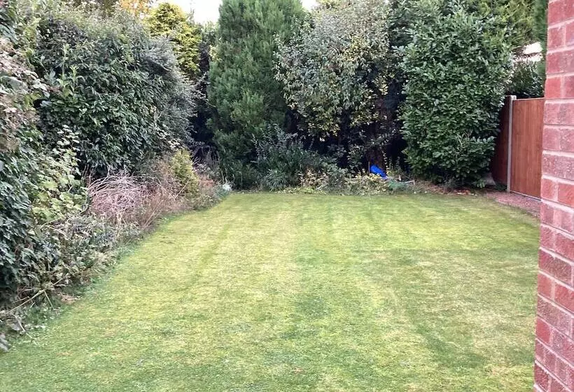 Spacious Detached Bungalow With Ample Parking