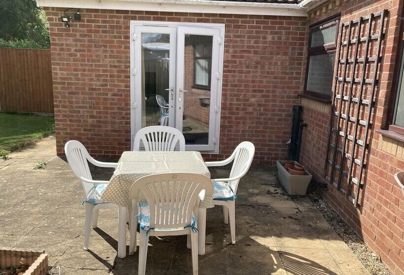 Spacious Detached Bungalow With Ample Parking