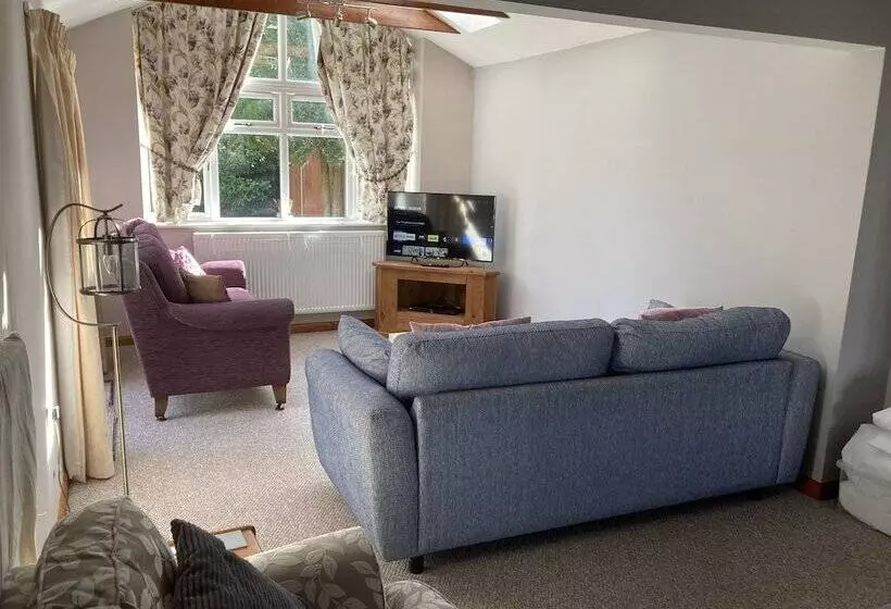 Spacious Detached Bungalow With Ample Parking