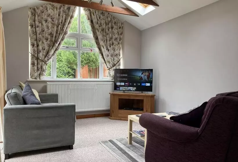 Spacious Detached Bungalow With Ample Parking