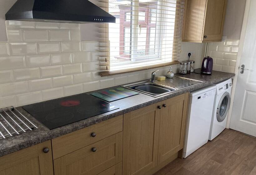 Spacious Detached Bungalow With Ample Parking