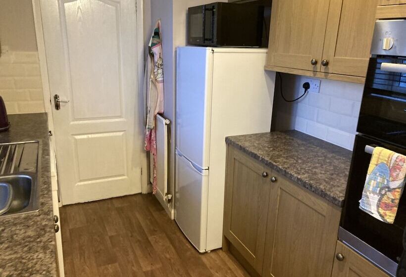 Spacious Detached Bungalow With Ample Parking