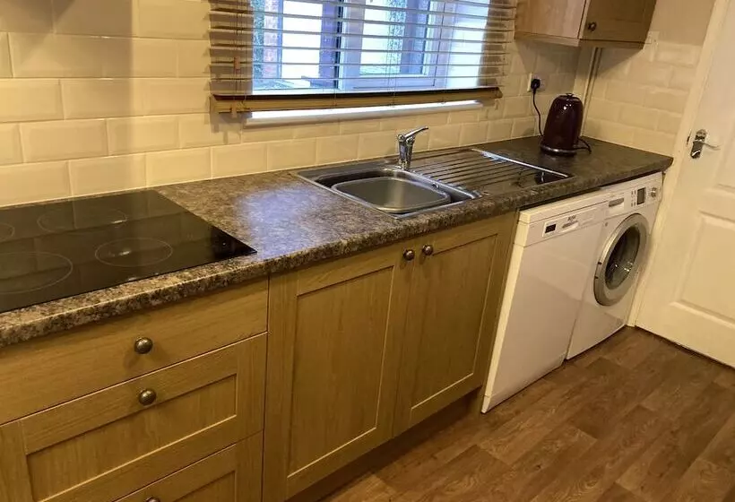 Spacious Detached Bungalow With Ample Parking