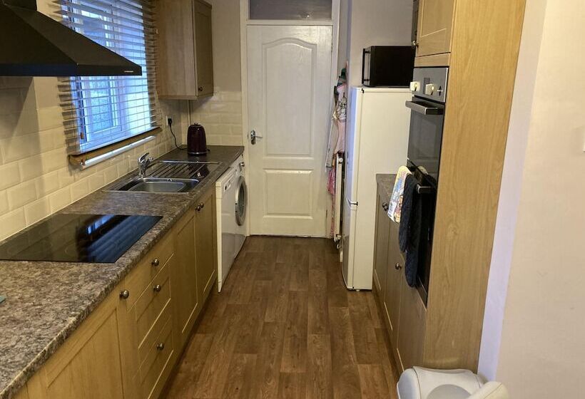 Spacious Detached Bungalow With Ample Parking