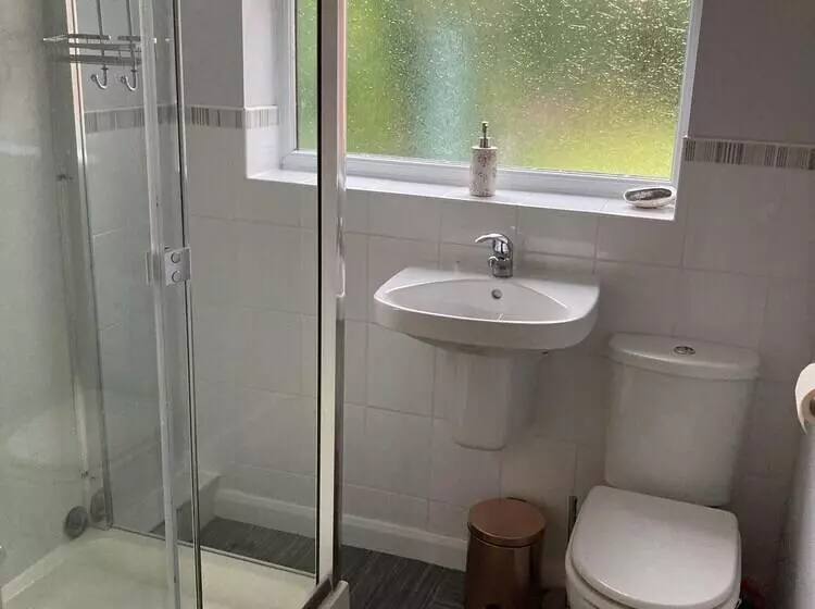 Spacious Detached Bungalow With Ample Parking