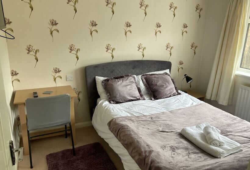 Spacious Detached Bungalow With Ample Parking