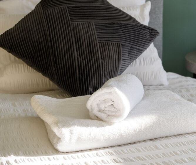 Spacious Detached Bungalow With Ample Parking