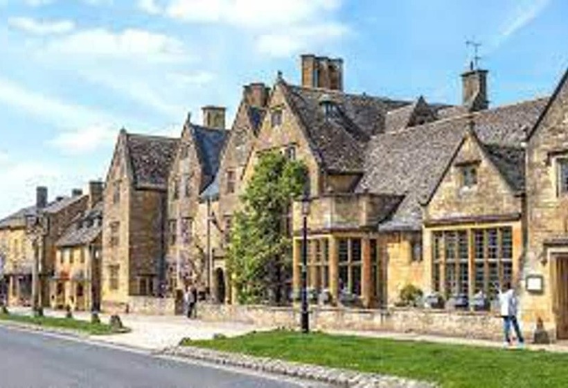 Stunning 5 Bed Cabin In Ashton Under Hill