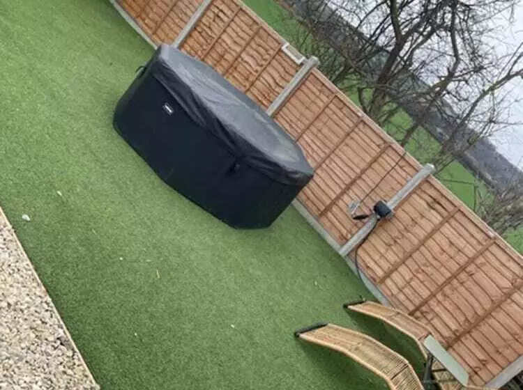 Stunning 5 Bed Cabin In Ashton Under Hill