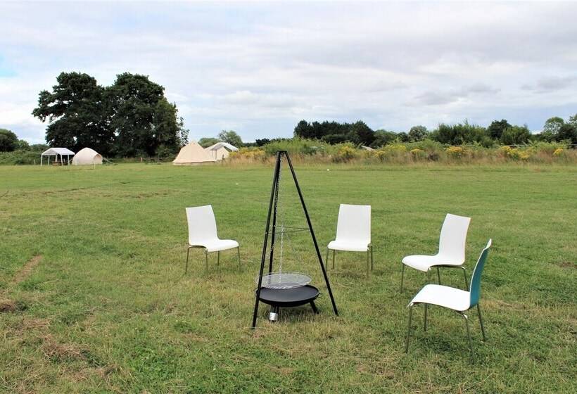 Stunning 5 Bed Cabin In Ashton Under Hill