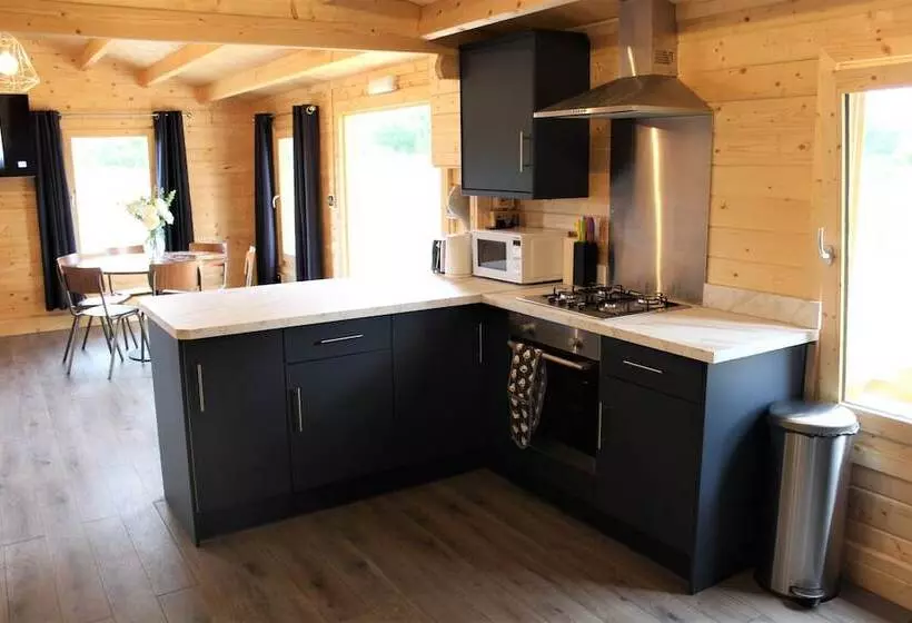 Stunning 5 Bed Cabin In Ashton Under Hill