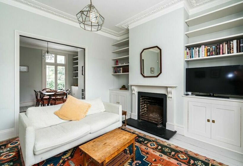 Stylish 3bd Family Home In Shepherd Bush