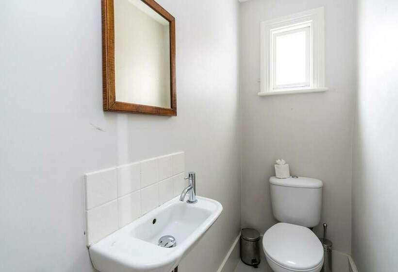 Stylish 3bd Family Home In Shepherd Bush