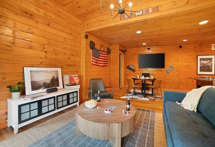 Tennessee Blue By Avantstayheart Of Pigeon Forge!