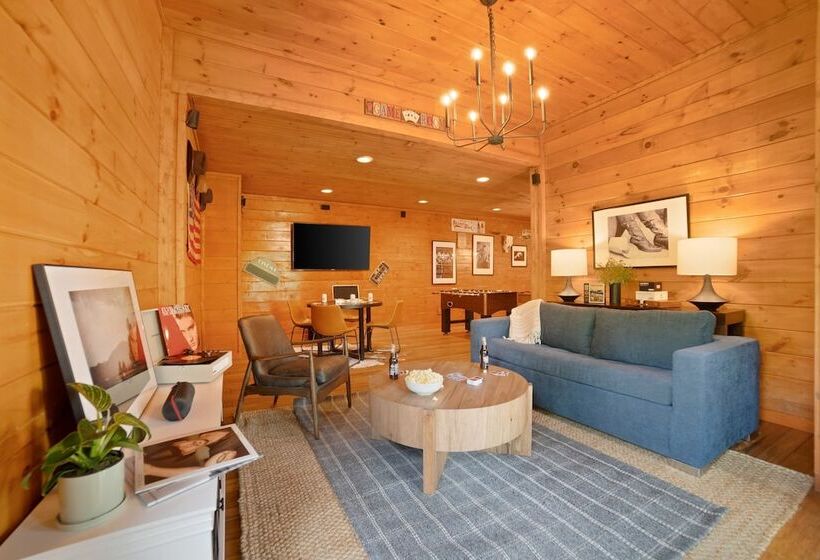 Tennessee Blue By Avantstayheart Of Pigeon Forge!