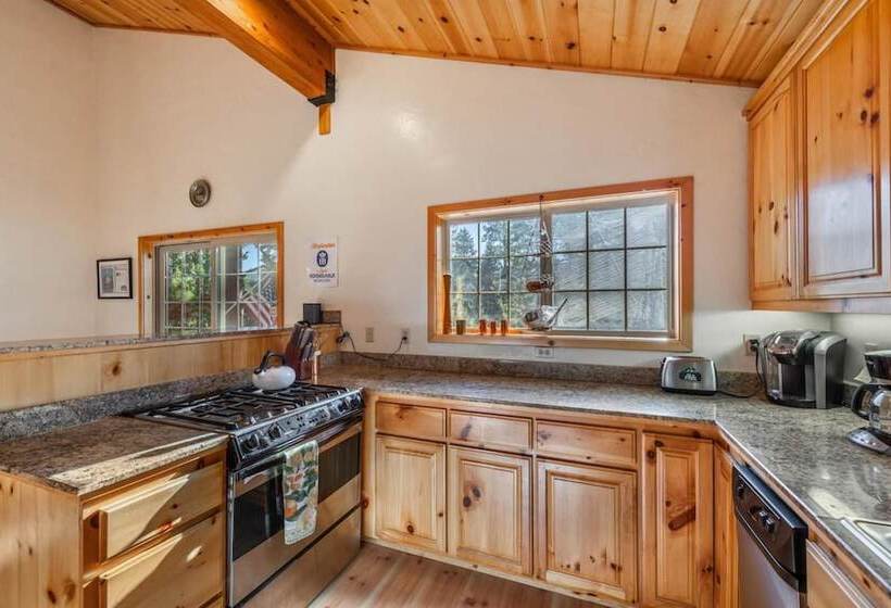 Wolf S Lair By Avantstay Swiss Chalet W/ Private Hot Tub & Access To Northstar Resort Community