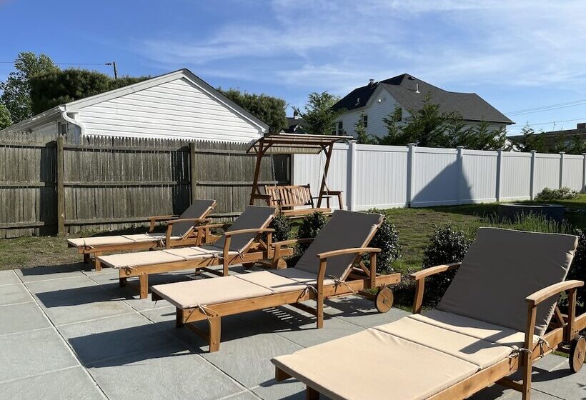 تختخواب و صبحانه Come As You Are Inn Llc