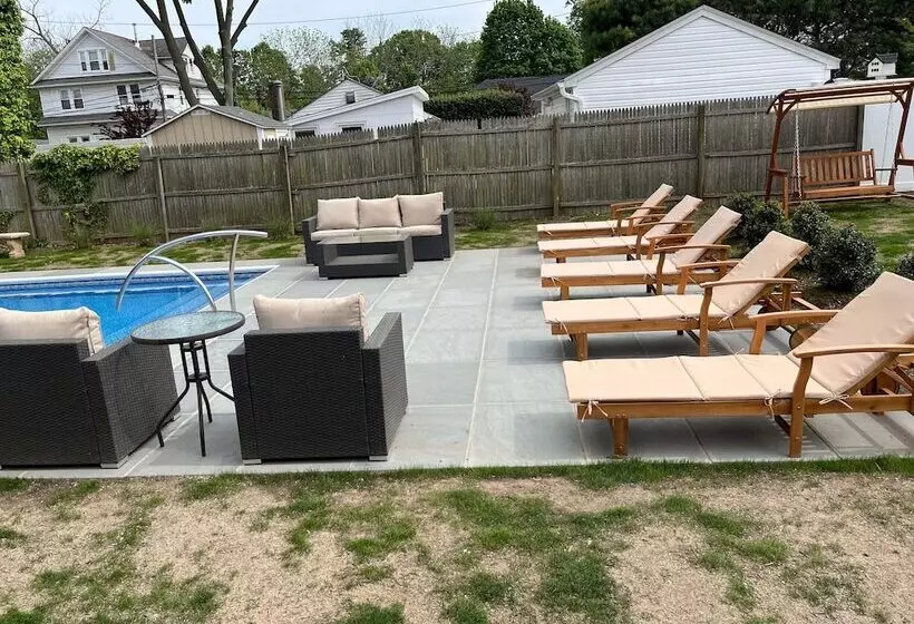 Aamiaismajoitus (B&B) Come As You Are Inn Llc