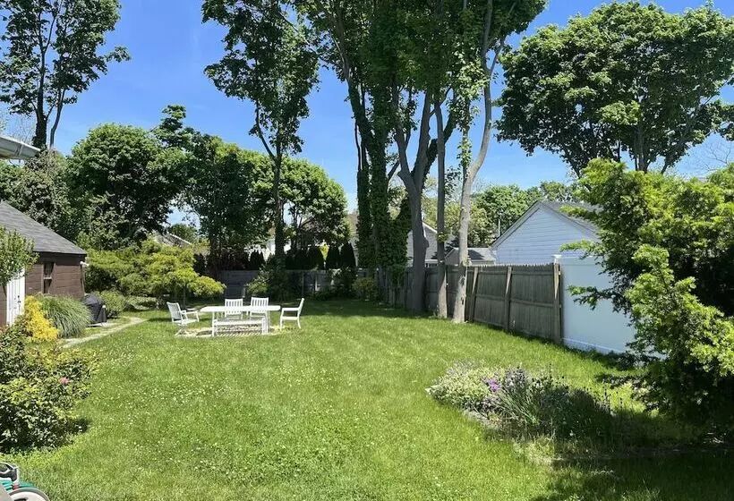 Aamiaismajoitus (B&B) Come As You Are Inn Llc