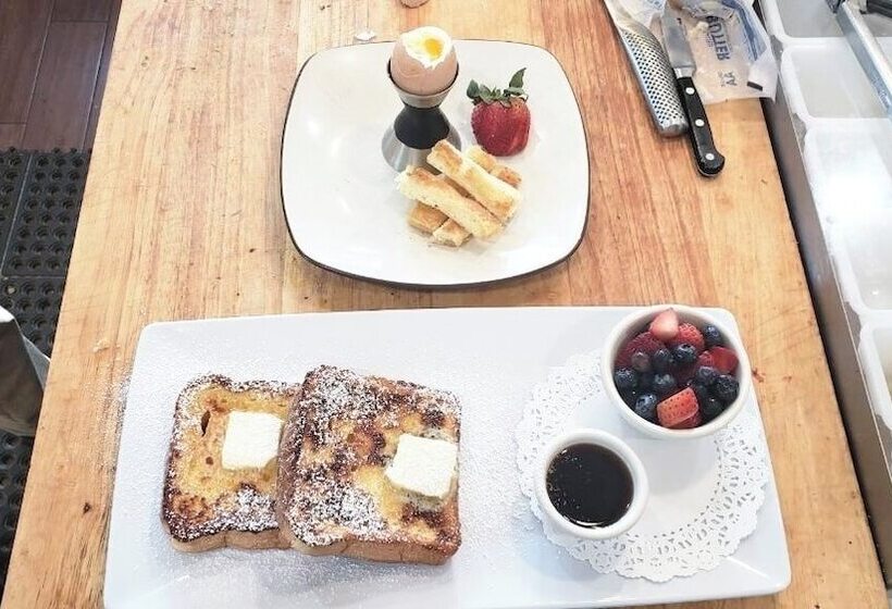 تختخواب و صبحانه Come As You Are Inn Llc