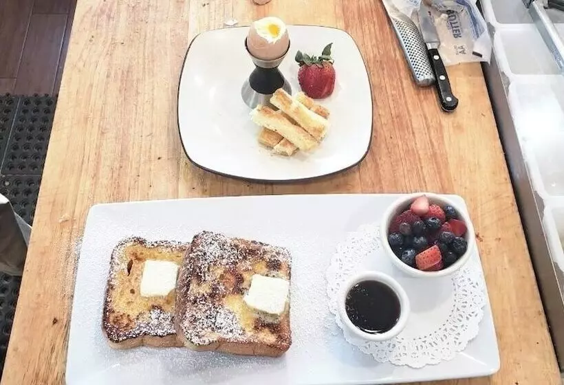 Aamiaismajoitus (B&B) Come As You Are Inn Llc