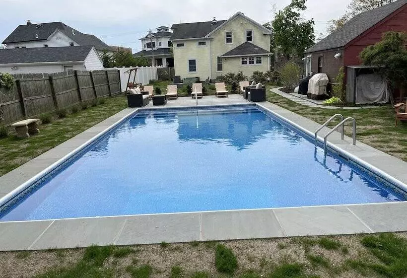 Aamiaismajoitus (B&B) Come As You Are Inn Llc