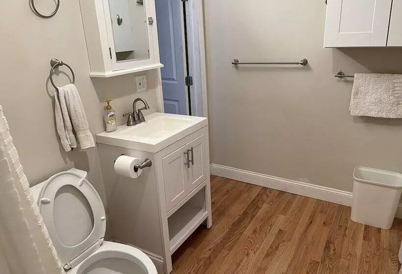 Aamiaismajoitus (B&B) Come As You Are Inn Llc