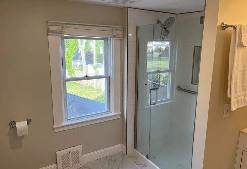 Aamiaismajoitus (B&B) Come As You Are Inn Llc