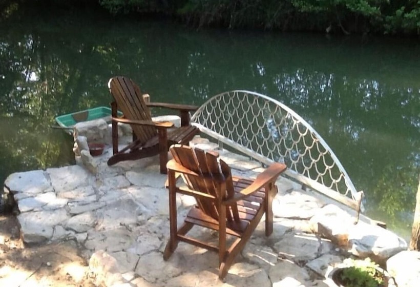 Bed and Breakfast En Bord De Rivière