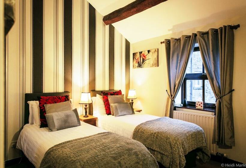 مبيت وإفطار The Old Hall Inn