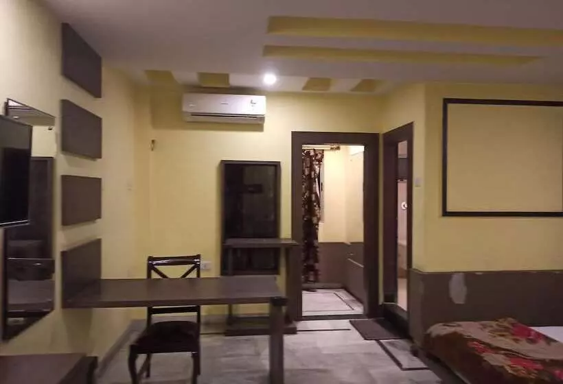 Hotelli Centre Point