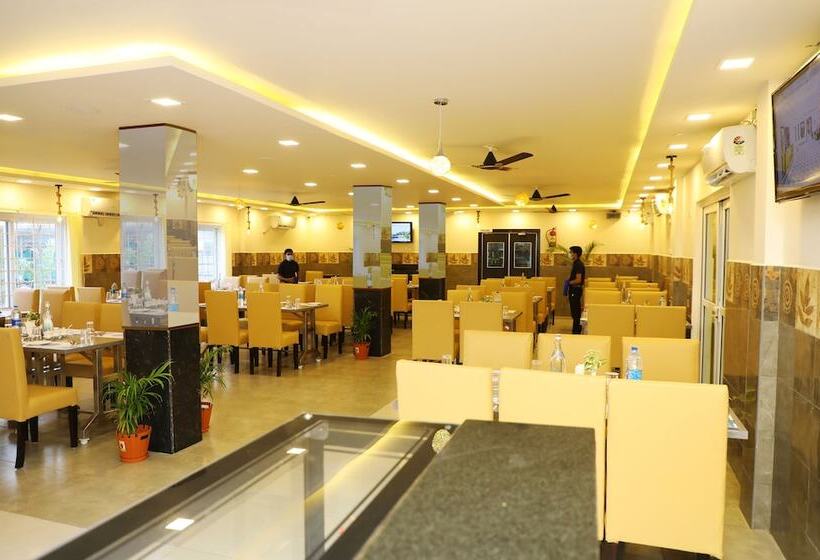 בית מלון כפרי Clarks Inn Express Sirkazhi