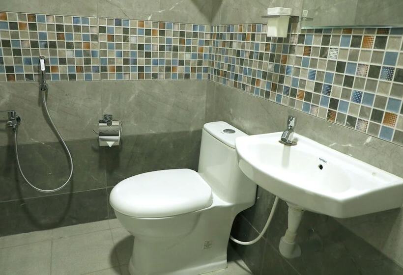 בית מלון כפרי Clarks Inn Express Sirkazhi