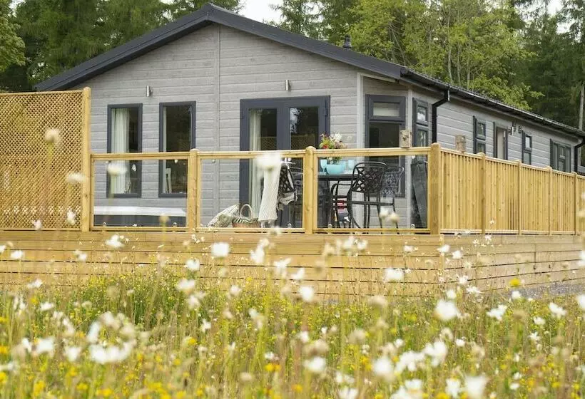 Hotelli Hollicarrs Holiday Park   Hares Leap