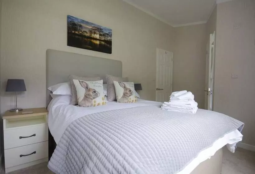 Hotelli Hollicarrs Holiday Park   Hares Leap