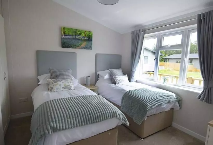 Hotelli Hollicarrs Holiday Park   Hares Leap