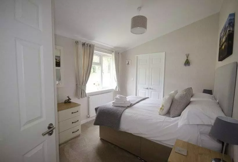 Hotelli Hollicarrs Holiday Park   Hares Leap