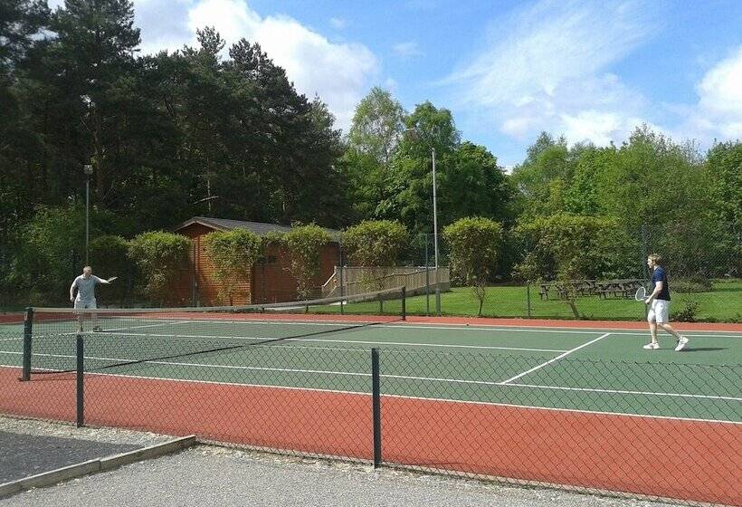 فندق Hollicarrs Holiday Park   Hares Leap