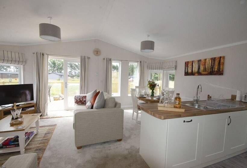 فندق Hollicarrs Holiday Park   Hares Leap