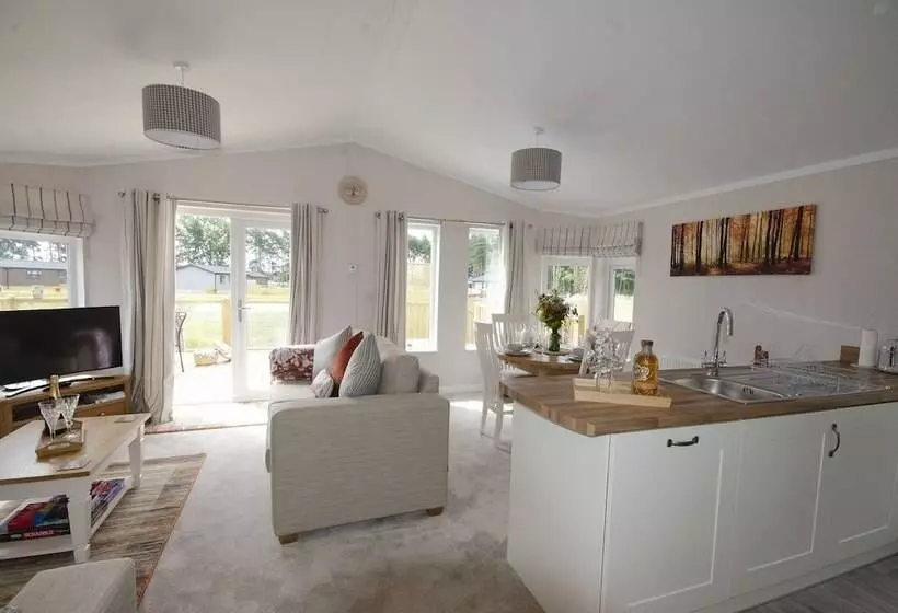 Hotelli Hollicarrs Holiday Park   Hares Leap