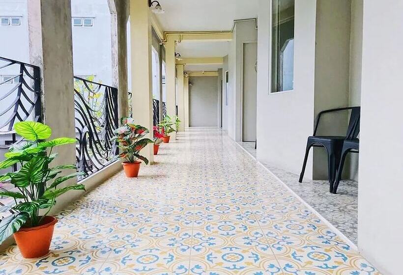 Отель Remember @ Phuket Town