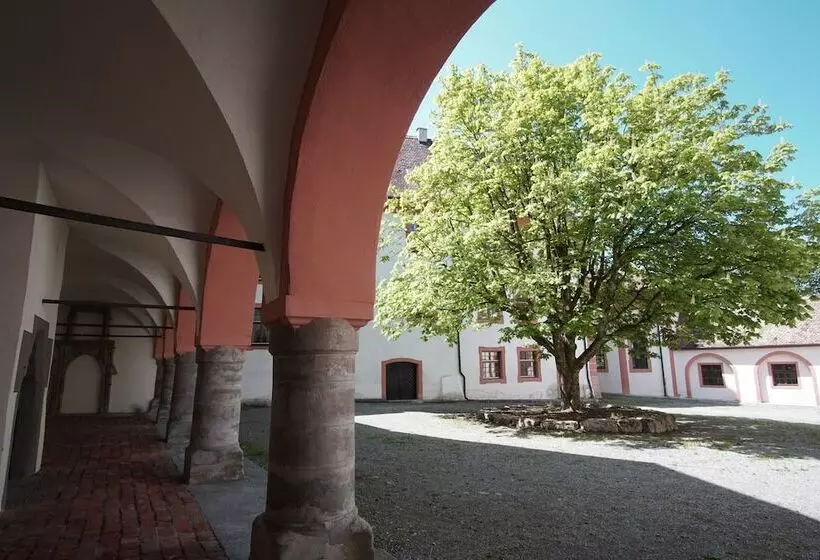 Hotelli Tagungszentrum Schloss Hohenfels