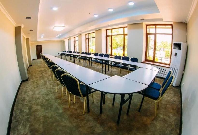 Osh Grand Hotel Chavo