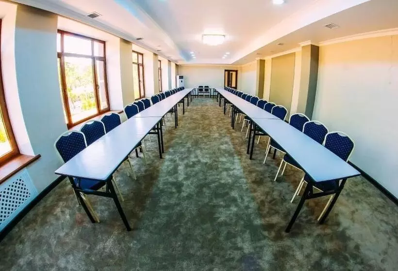 Osh Grand Hotel Chavo