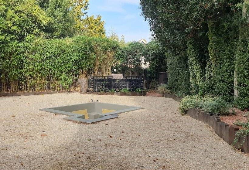 Пансион Little Robin Gate Free Parking Central 10 Min Walk To Train Station