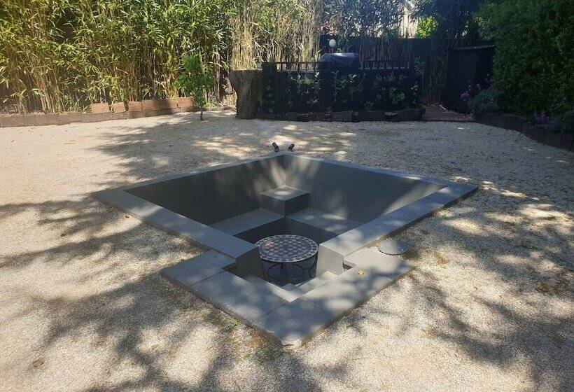 Пансион Little Robin Gate Free Parking Central 10 Min Walk To Train Station