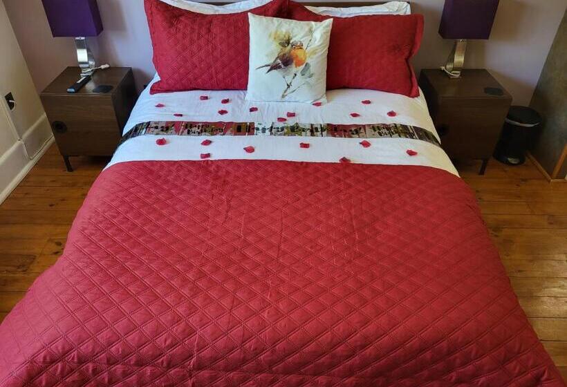 Пансион Little Robin Gate Free Parking Central 10 Min Walk To Train Station