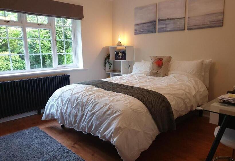 Пансион Little Robin Gate Free Parking Central 10 Min Walk To Train Station